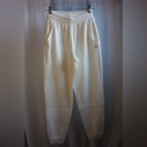 Alo Yoga, Waffle Weekend Escape Jogger, Ivory, Size: XXS.